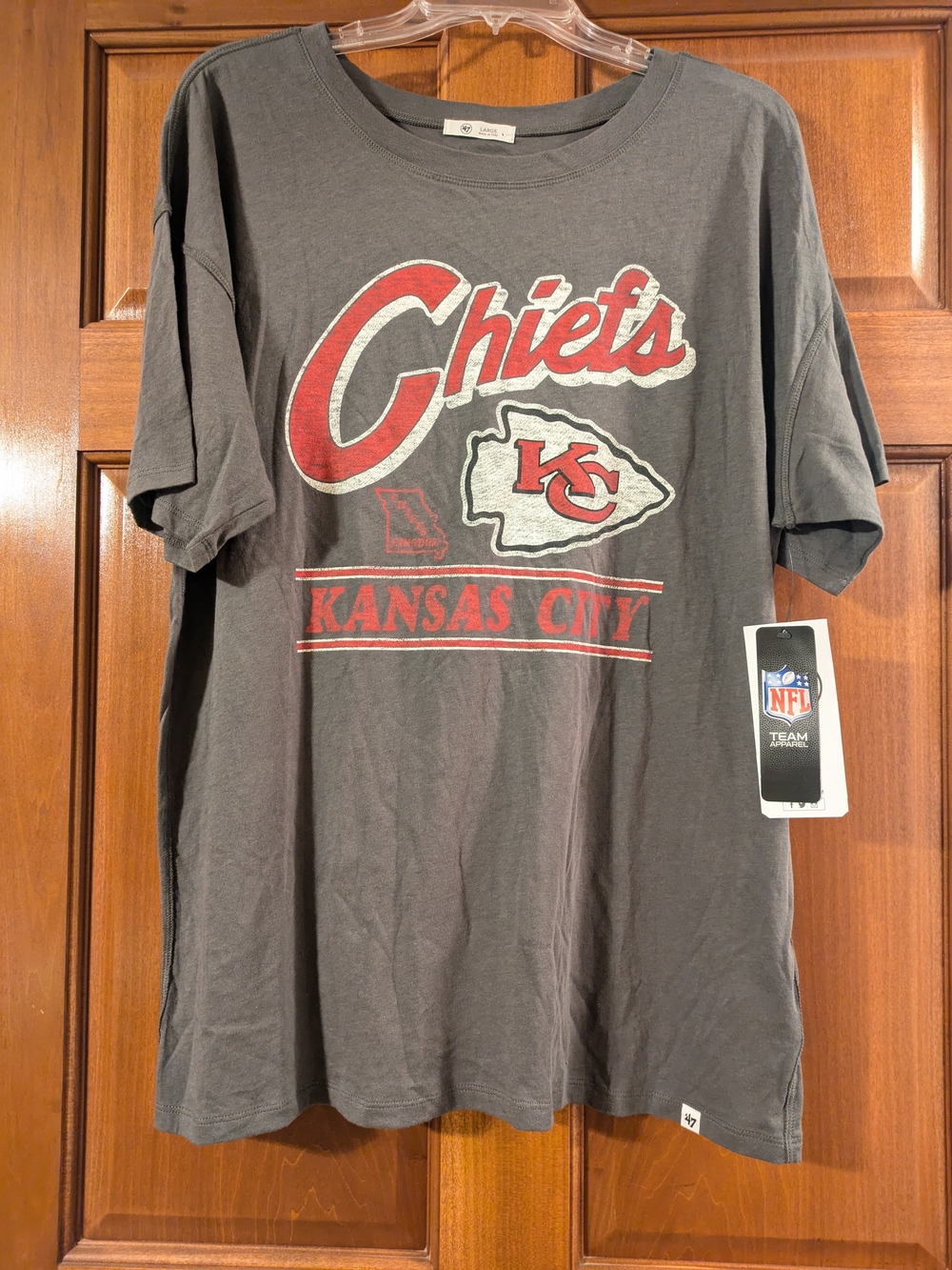 Kansas City Chiefs Short Sleeve Tee Gray with Red Distressed Graphics Size L NWT